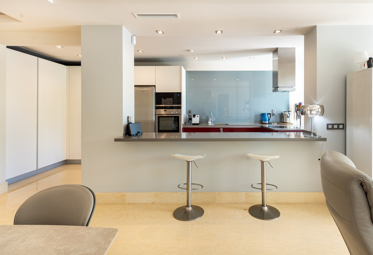 3 Bedroom Apartment for Sale in Benahavís — 9