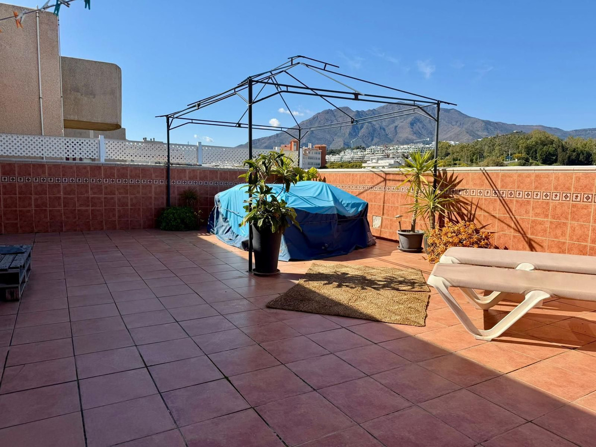 4 Bedroom Apartment for Sale in Estepona — 4