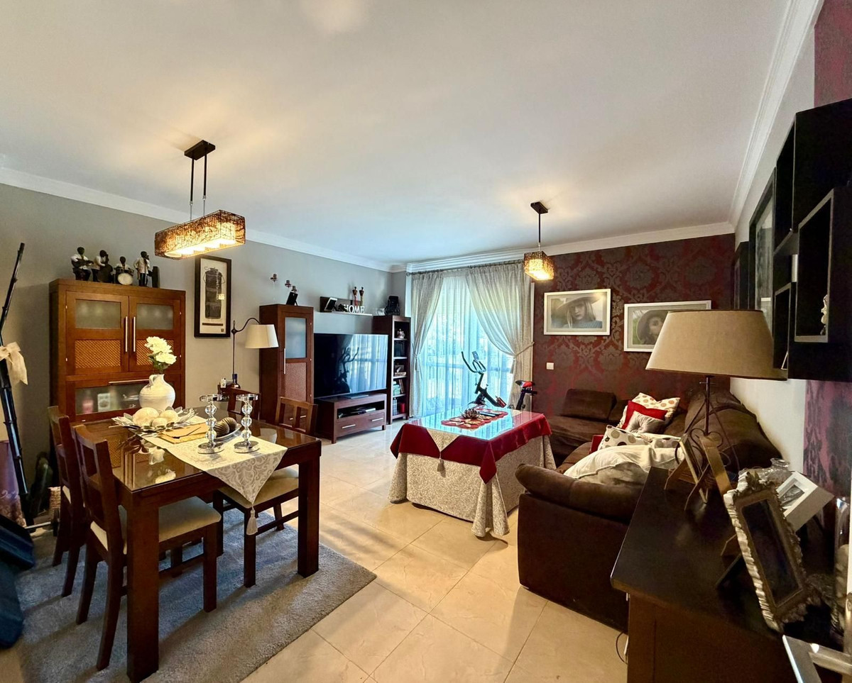 4 Bedroom Apartment for Sale in Estepona — 6
