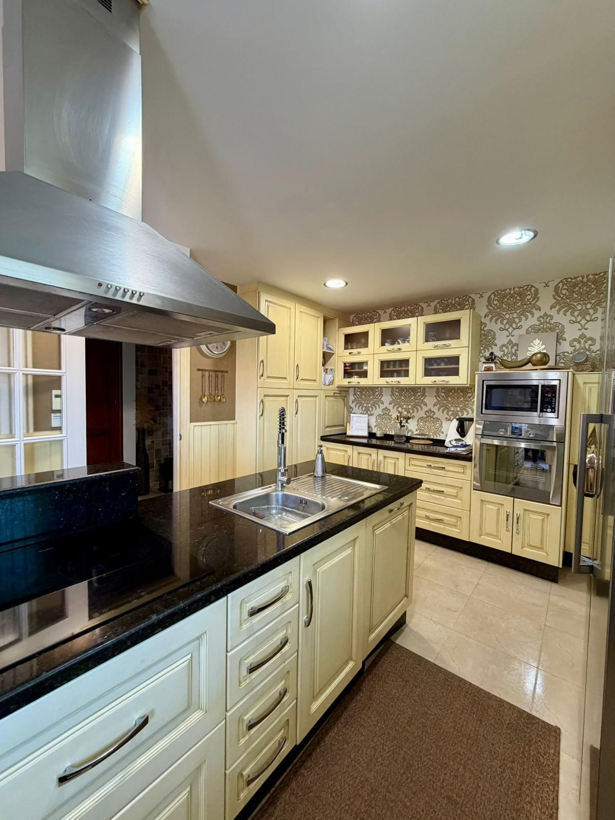 4 Bedroom Apartment for Sale in Estepona — 9