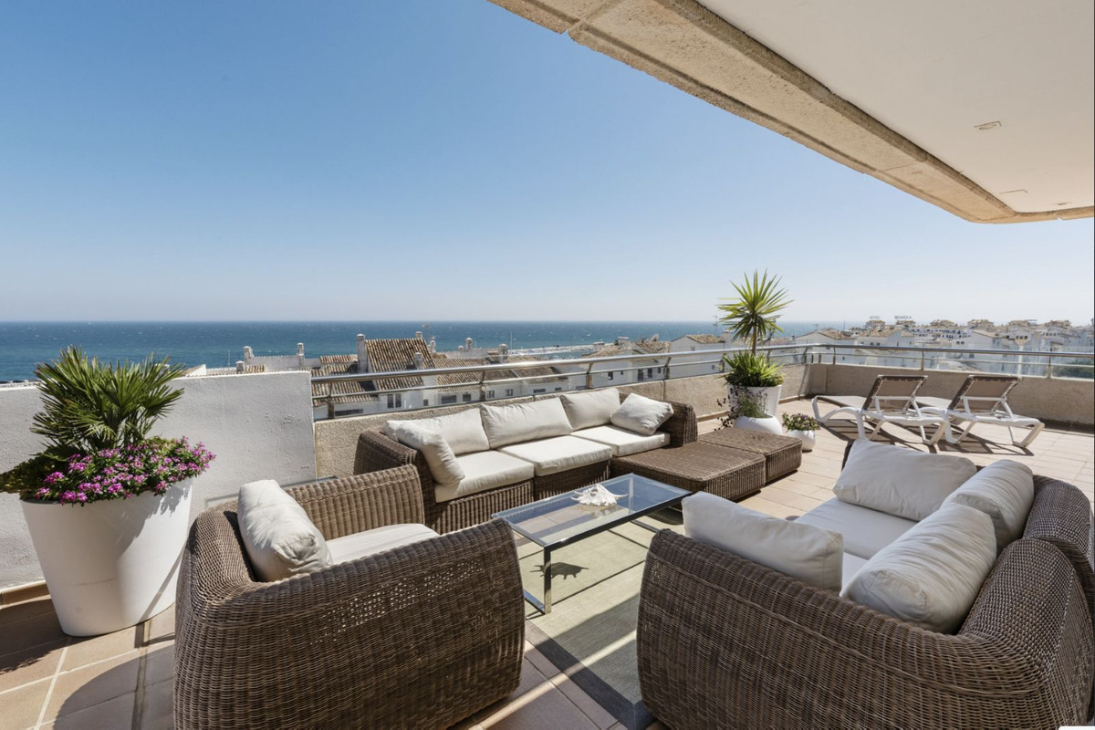 3 Bedroom Apartment for Sale in Puerto Banús — 4
