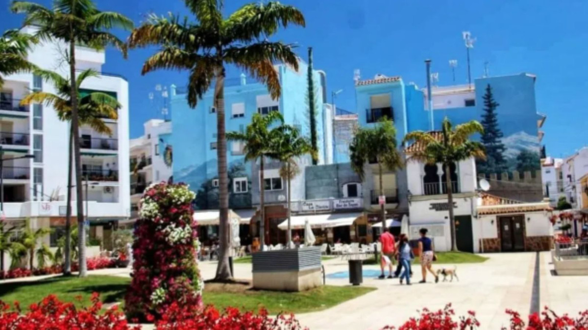 3 Bedroom Apartment for Sale in Estepona — 3