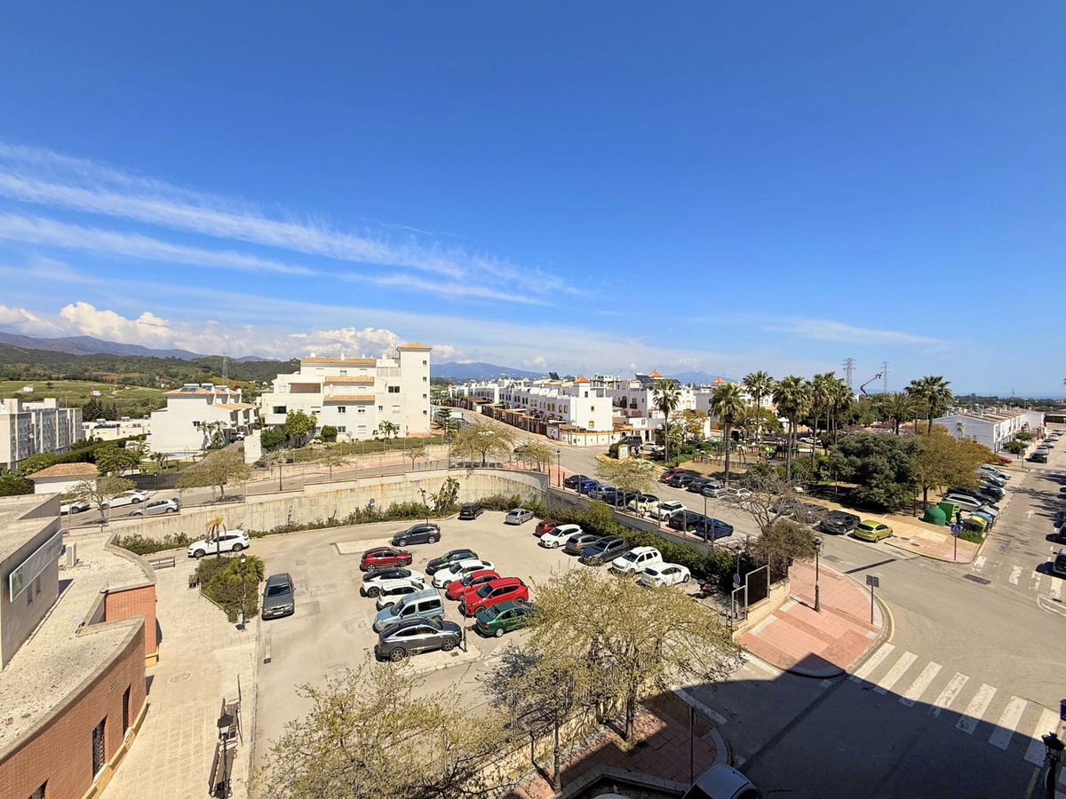 4 Bedroom Apartment for Sale in Estepona — 2