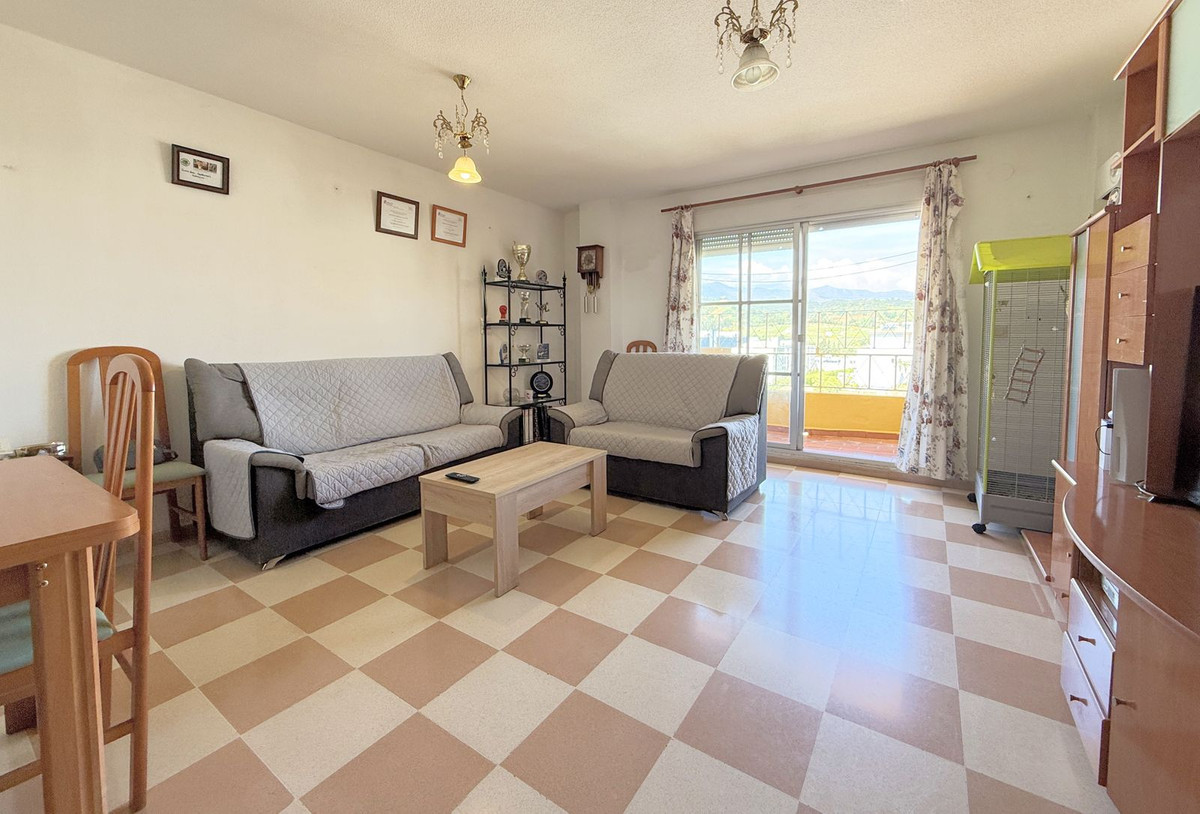4 Bedroom Apartment for Sale in Estepona — 3
