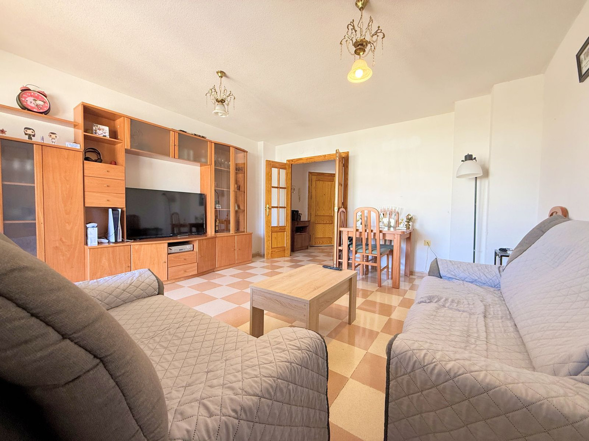 4 Bedroom Apartment for Sale in Estepona — 7