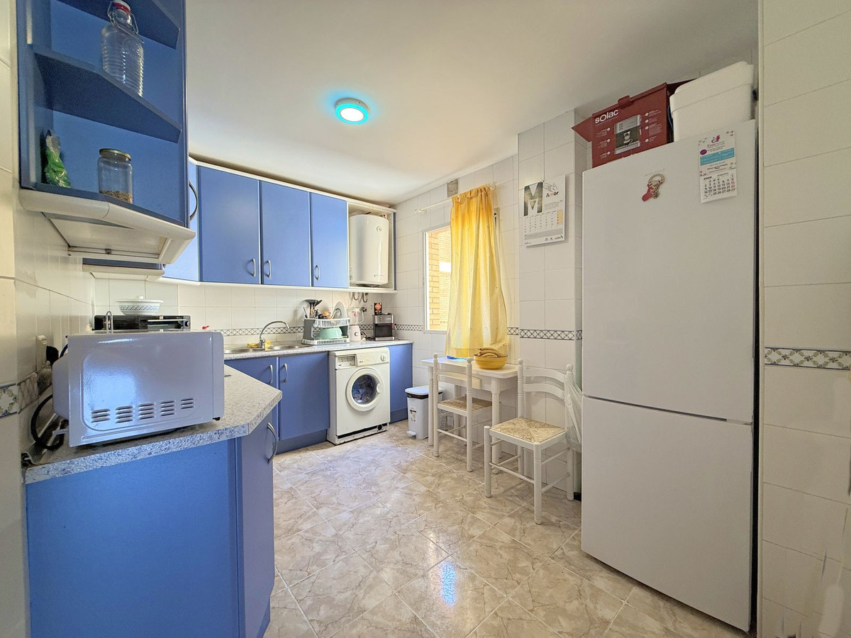 4 Bedroom Apartment for Sale in Estepona — 8