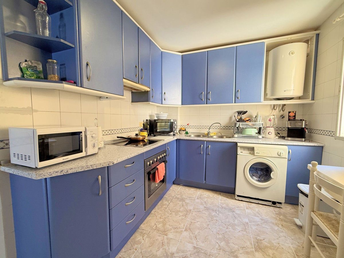 4 Bedroom Apartment for Sale in Estepona — 9