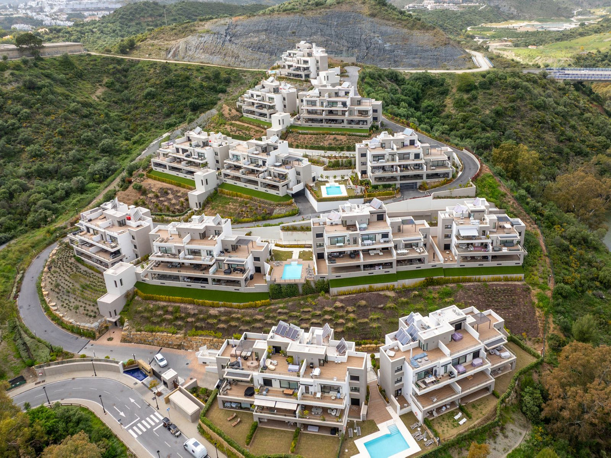 2 Bedroom Apartment for Sale in Nueva Andalucía — 2