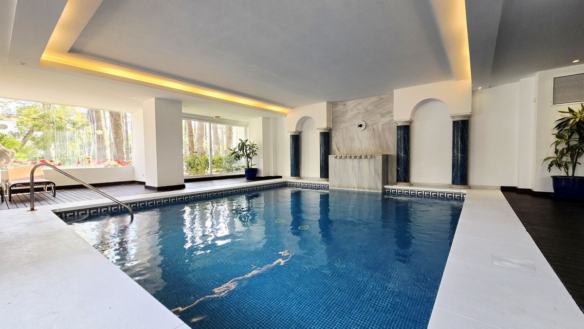 1 Bedroom Apartment for Sale in Puerto Banús — 2