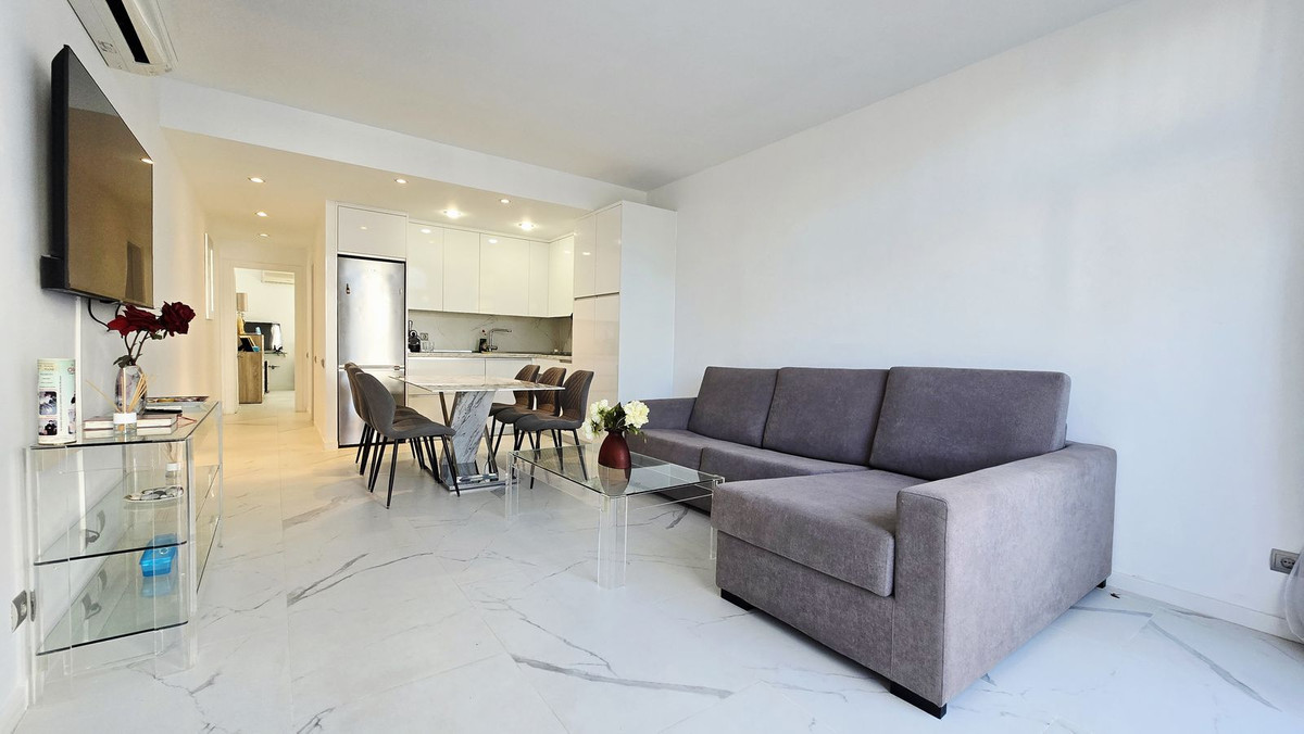 1 Bedroom Apartment for Sale in Puerto Banús — 3