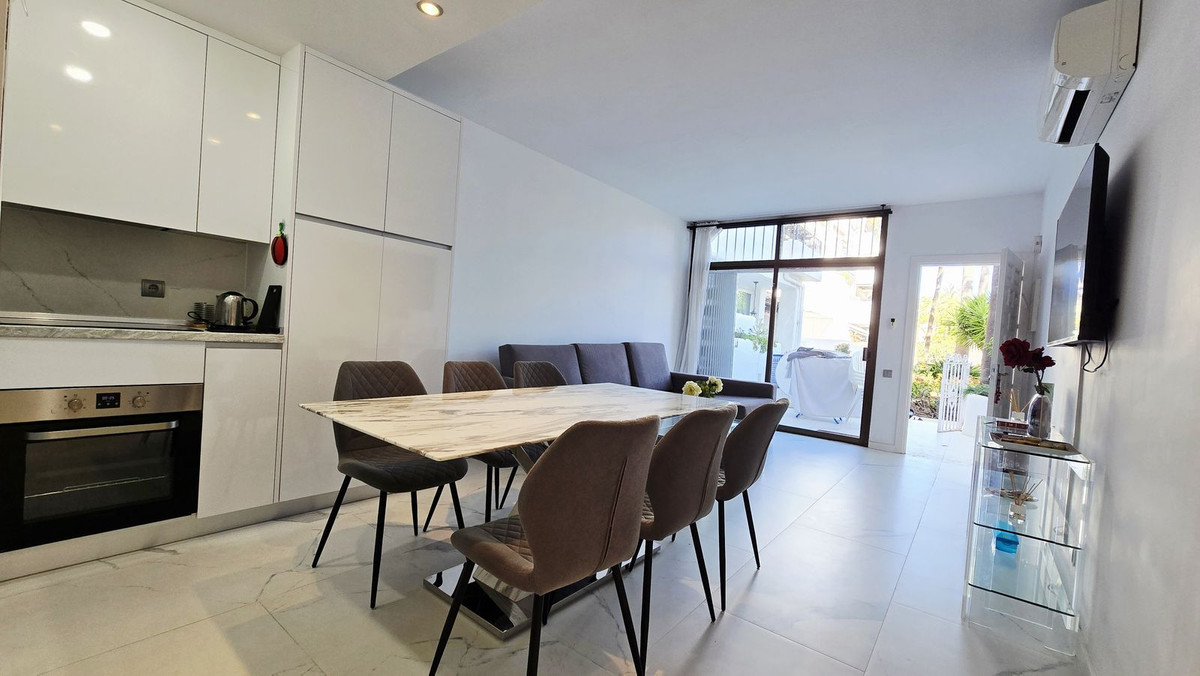 1 Bedroom Apartment for Sale in Puerto Banús — 4