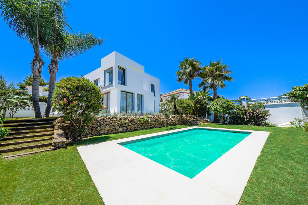 5 Bedroom Villa for Sale in Nueva Andalucía