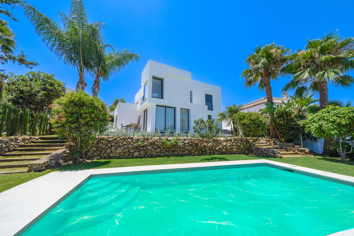 5 Bedroom Villa for Sale in Nueva Andalucía — 3