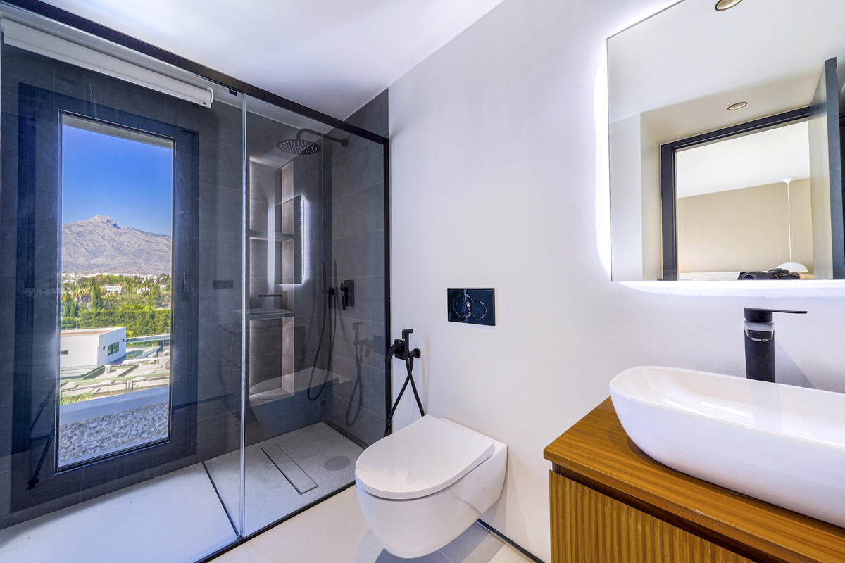5 Bedroom Villa for Sale in Nueva Andalucía — view 10