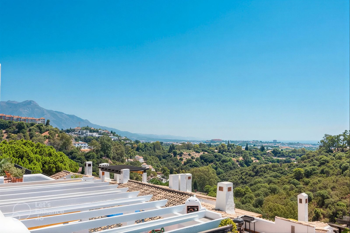3 Bedroom Apartment for Sale in Benahavís — 2