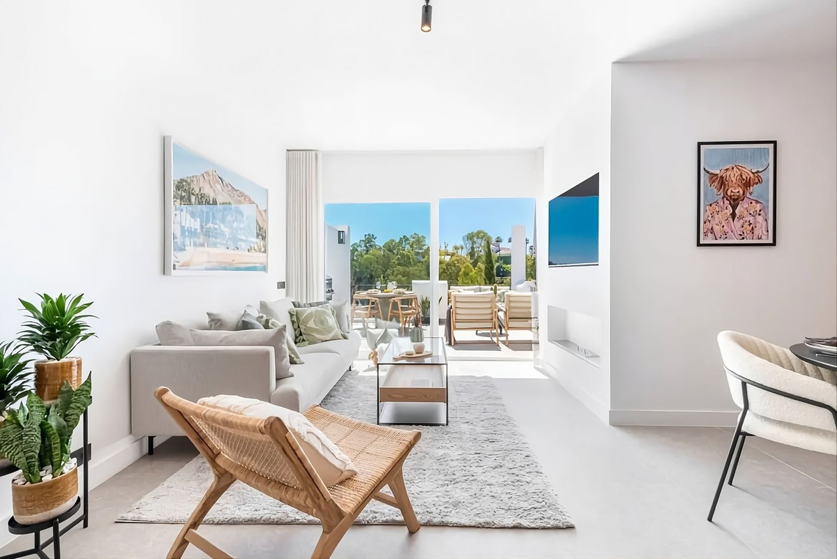3 Bedroom Apartment for Sale in Benahavís — 7