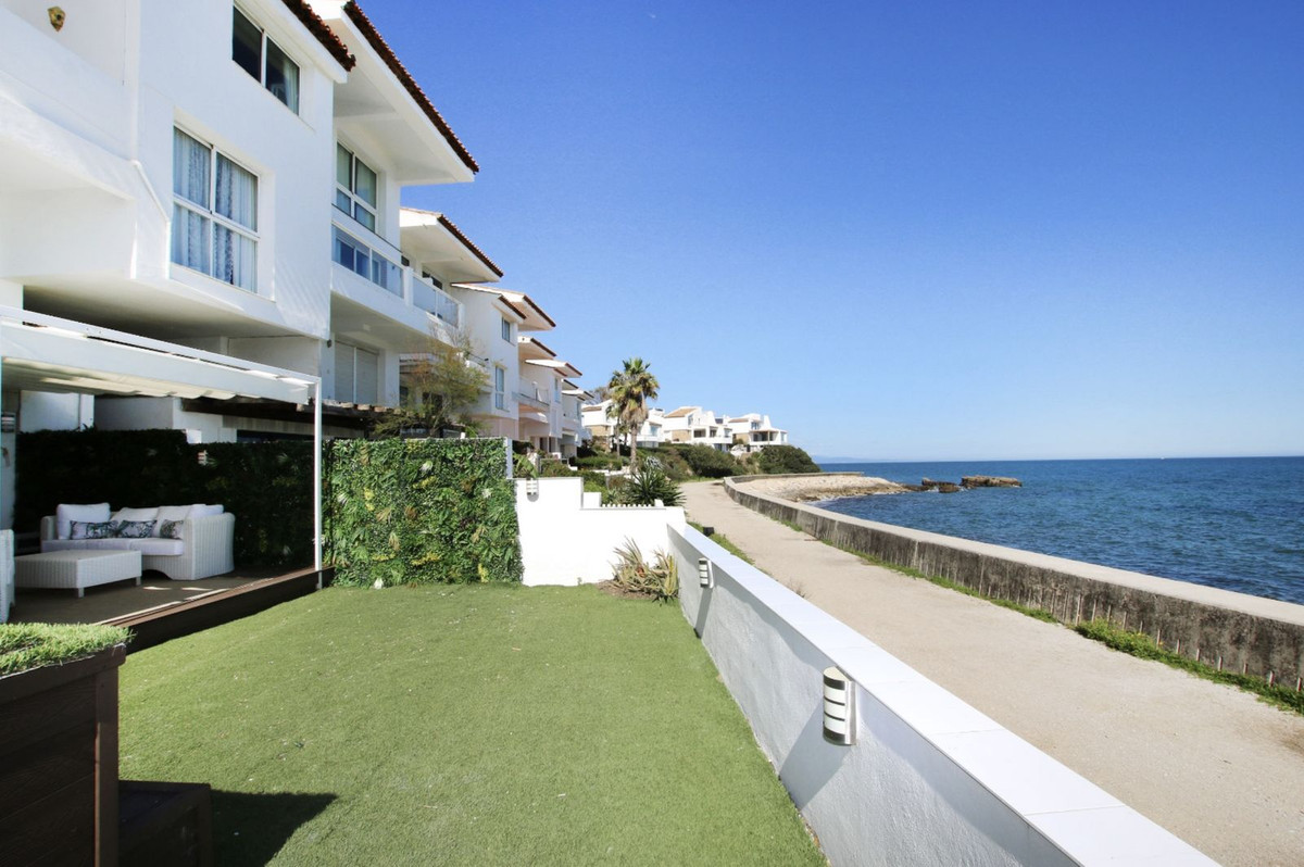4 Bedroom Apartment for Sale in Estepona — 3