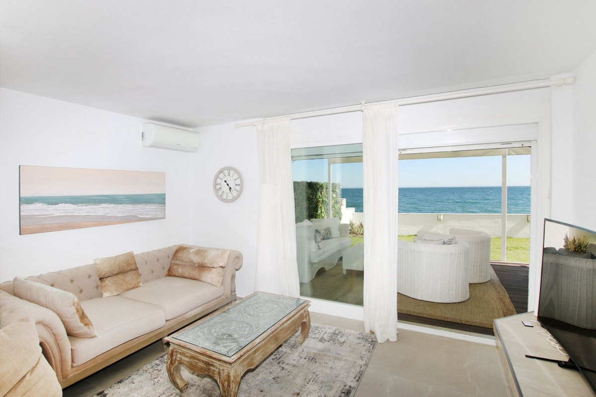 4 Bedroom Apartment for Sale in Estepona — 5