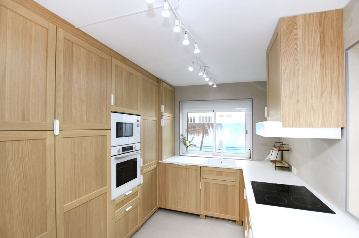 4 Bedroom Apartment for Sale in Estepona — 8