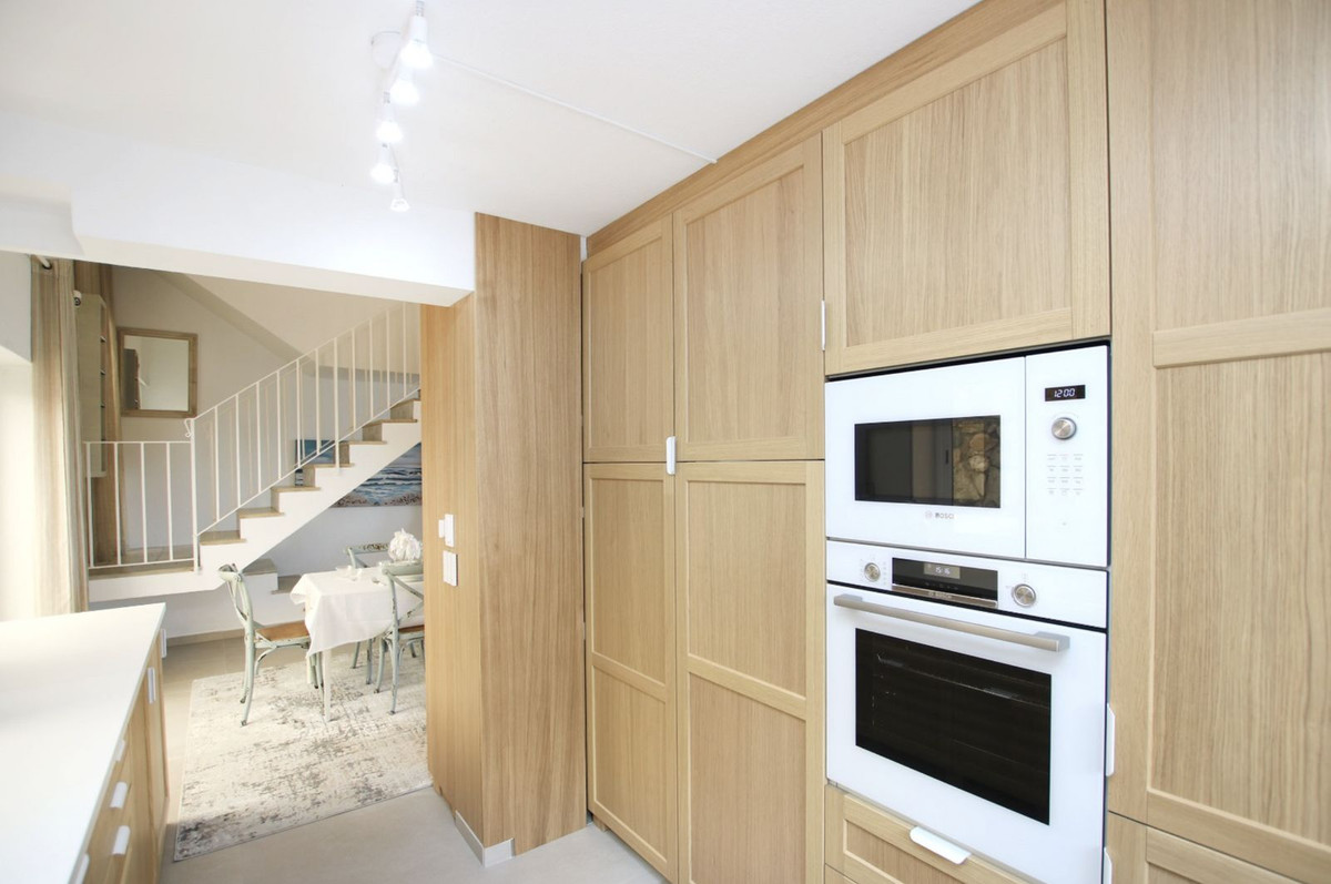 4 Bedroom Apartment for Sale in Estepona — 9
