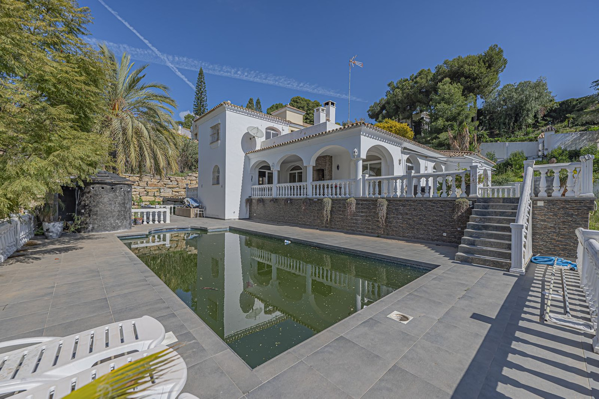 4 Bedroom Villa for Sale in El Paraiso