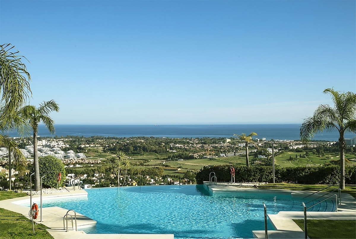 2 Bedroom Apartment for Sale in Benahavís