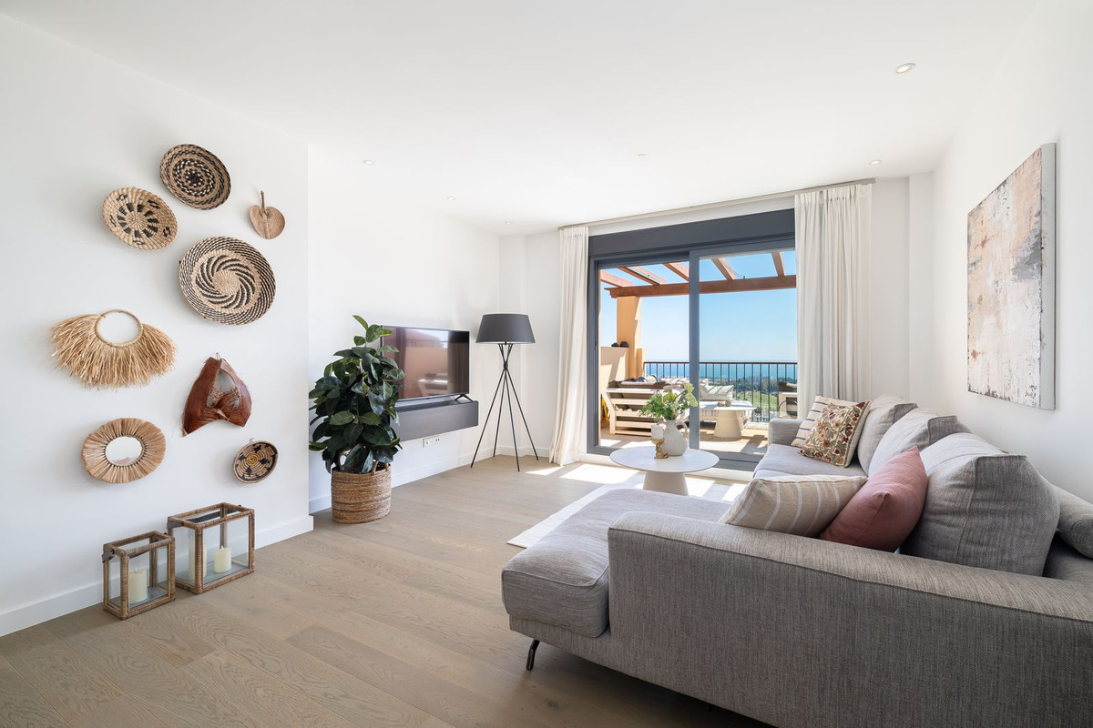 2 Bedroom Apartment for Sale in Benahavís — view 11