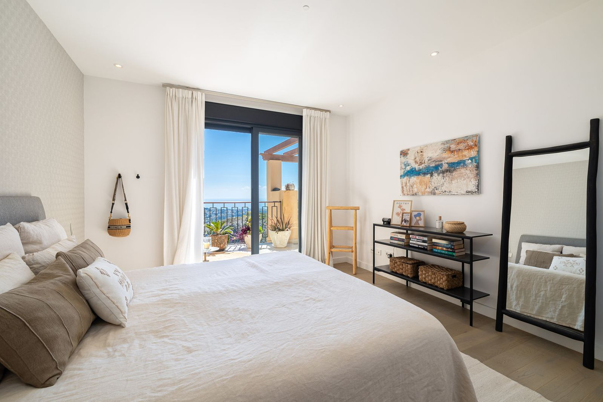2 Bedroom Apartment for Sale in Benahavís — view 17