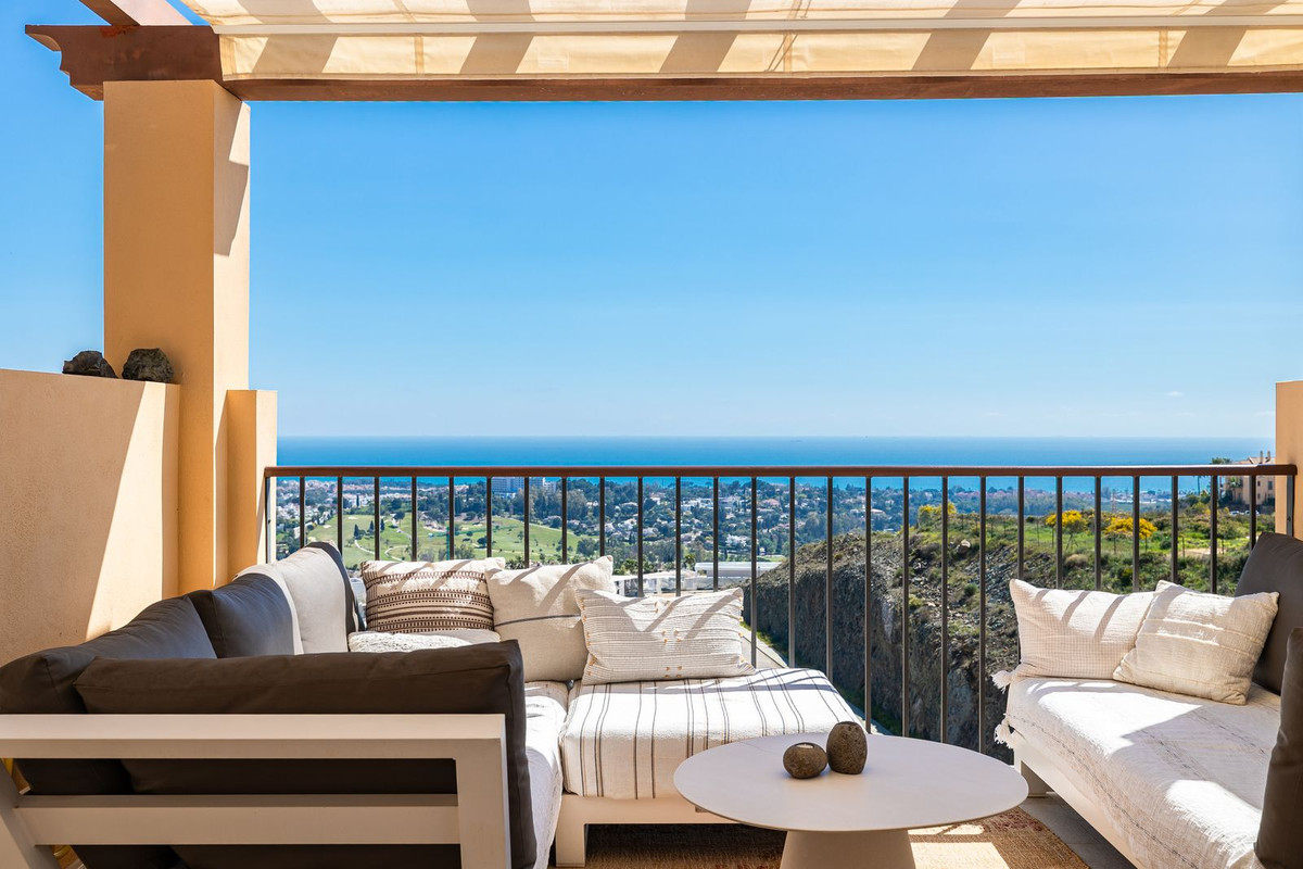2 Bedroom Apartment for Sale in Benahavís — 3