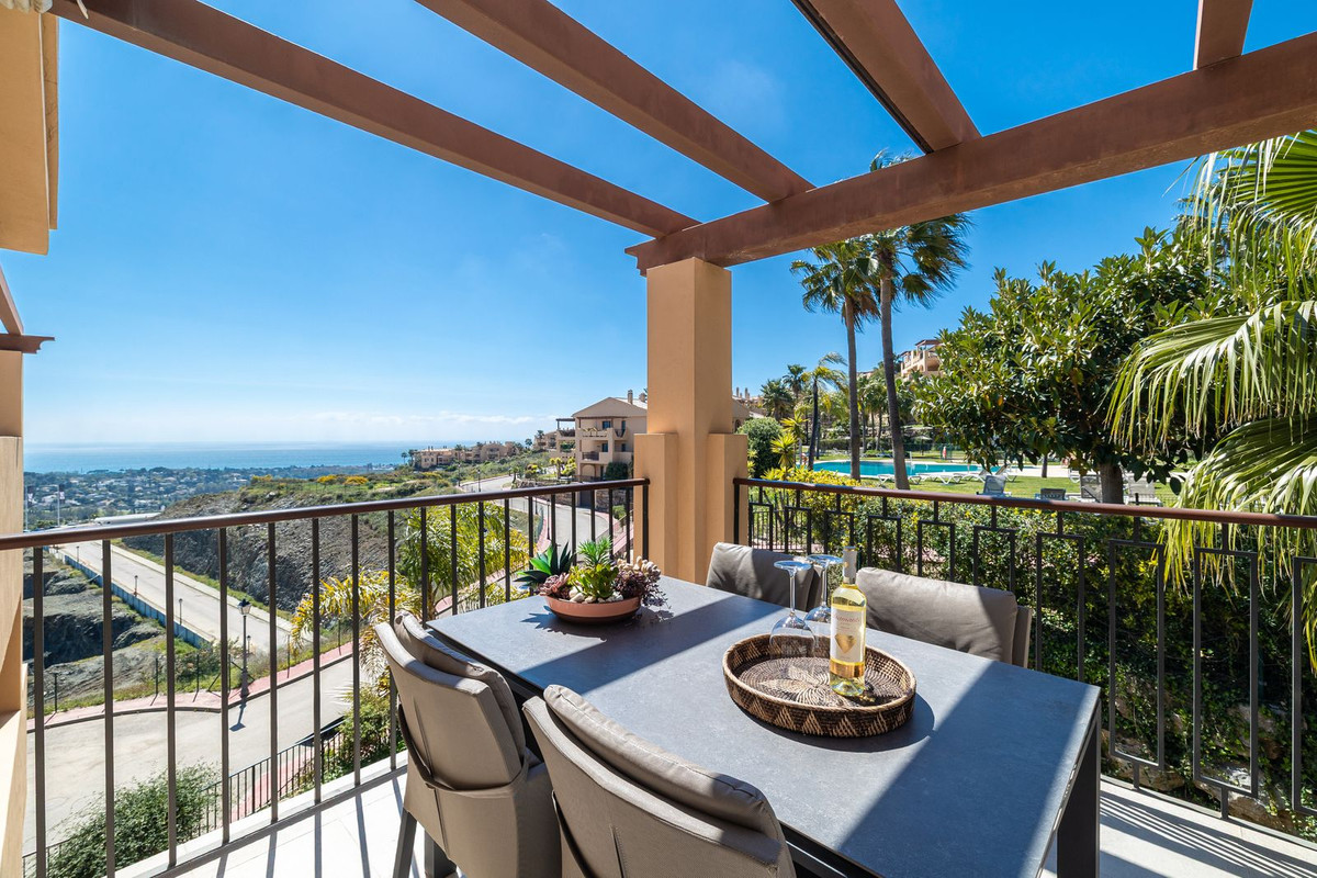 2 Bedroom Apartment for Sale in Benahavís — 4