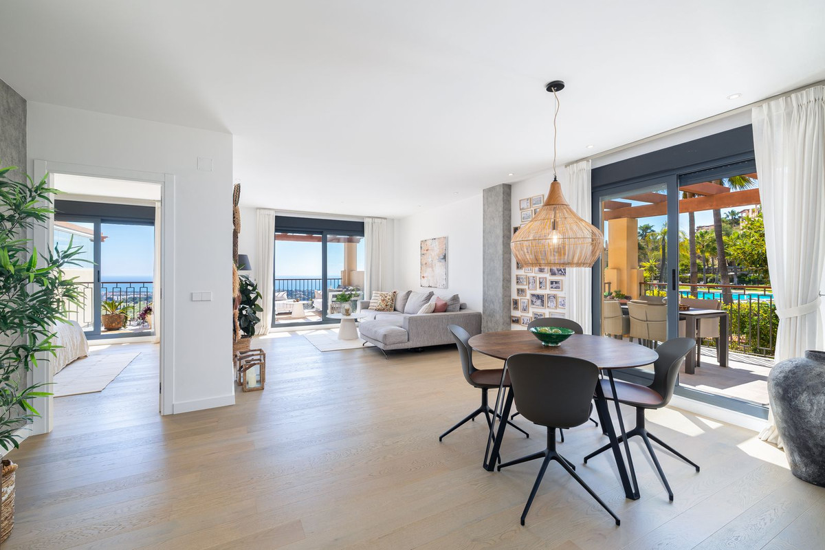 2 Bedroom Apartment for Sale in Benahavís — 5