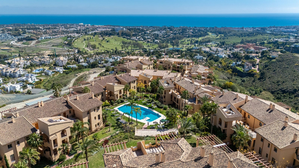 2 Bedroom Apartment for Sale in Benahavís — 6