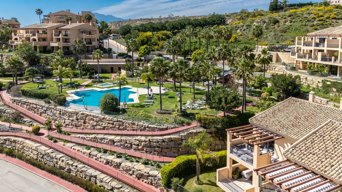 2 Bedroom Apartment for Sale in Benahavís — 7