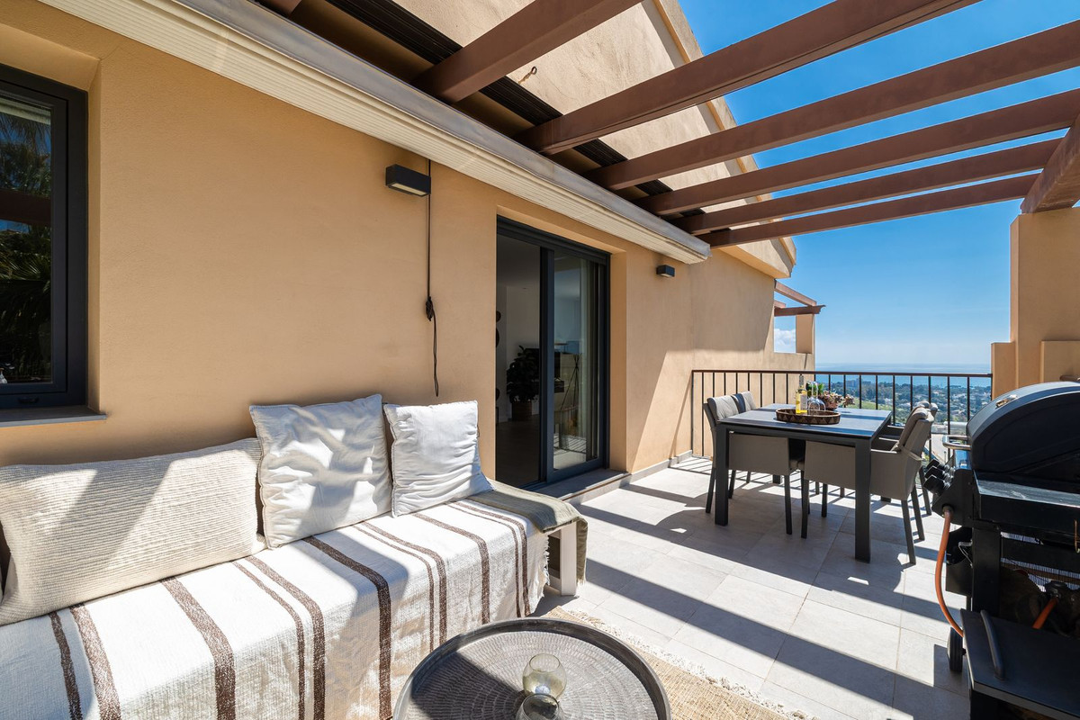 2 Bedroom Apartment for Sale in Benahavís — view 10