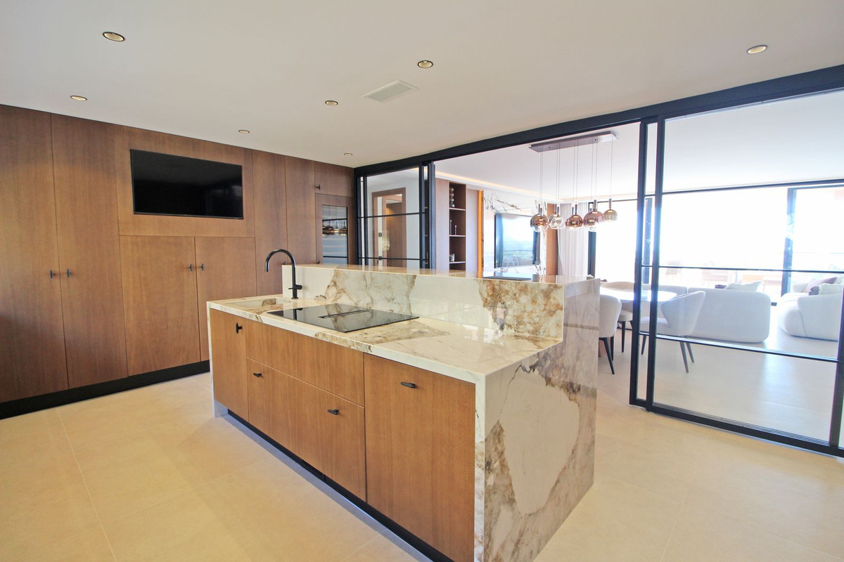 3 Bedroom Apartment for Sale in Nueva Andalucía — 3