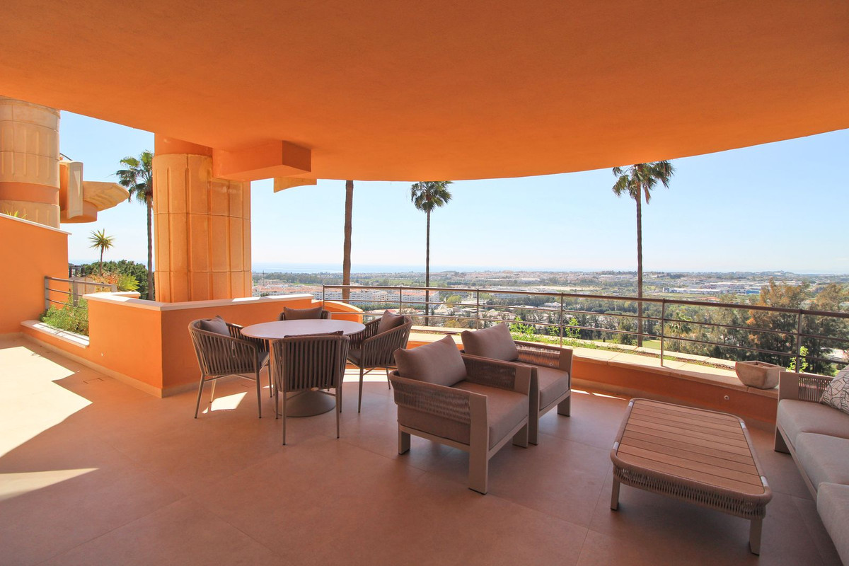 3 Bedroom Apartment for Sale in Nueva Andalucía — 6