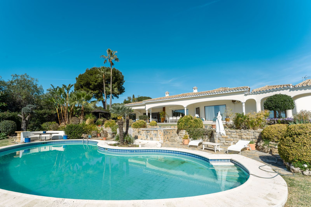 4 Bedroom Villa for Sale in Benahavís