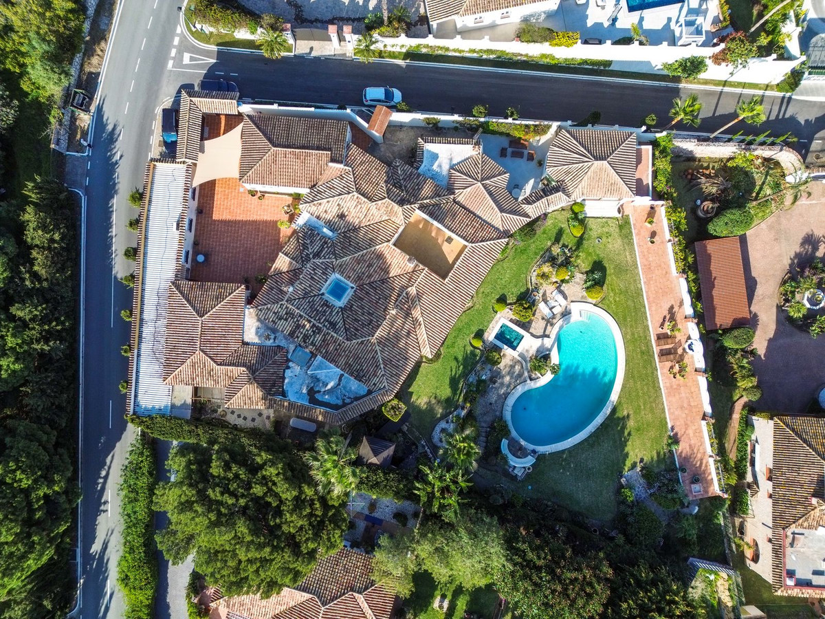 4 Bedroom Villa for Sale in Benahavís — 3