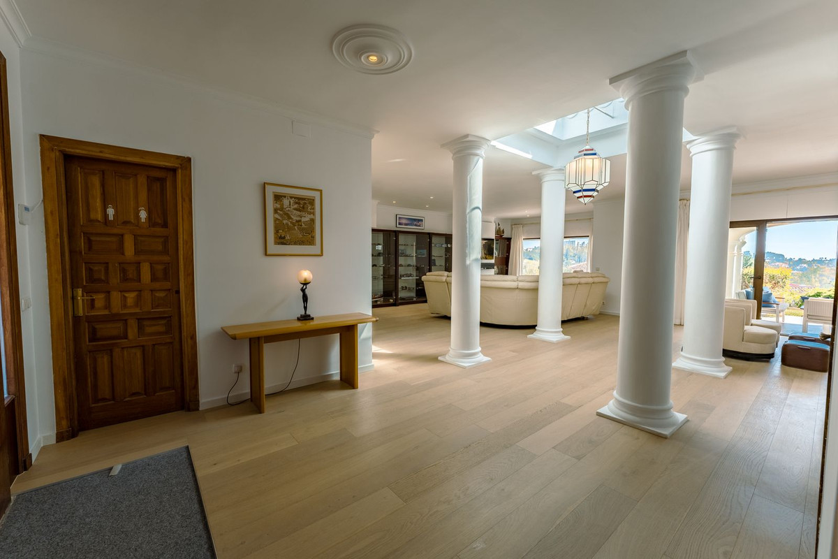 4 Bedroom Villa for Sale in Benahavís — 4
