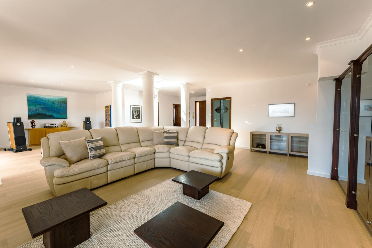 4 Bedroom Villa for Sale in Benahavís — 6