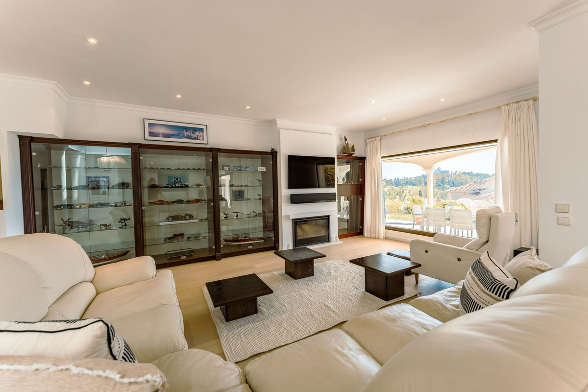 4 Bedroom Villa for Sale in Benahavís — 7