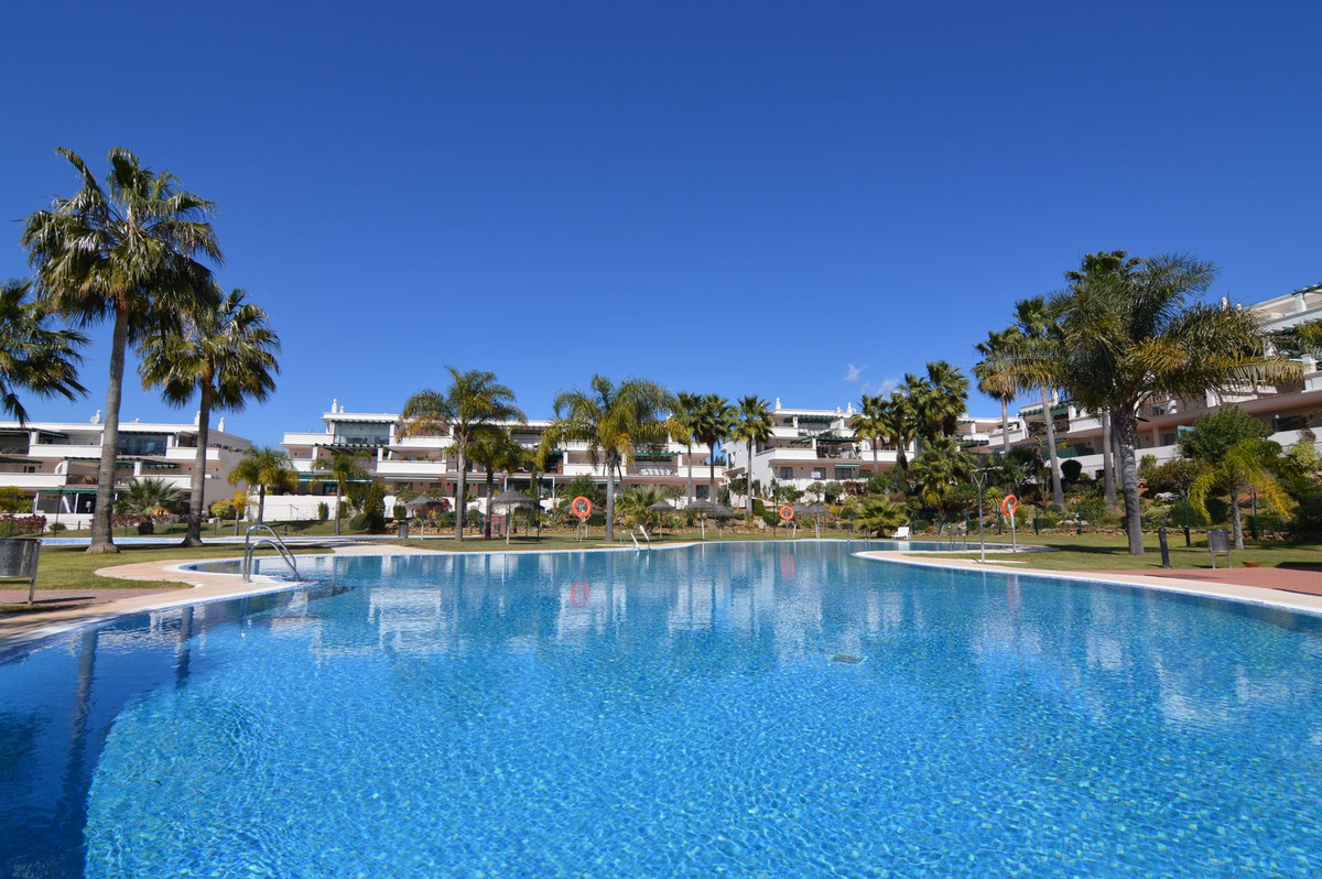 2 Bedroom Apartment for Sale in Nueva Andalucía — 2
