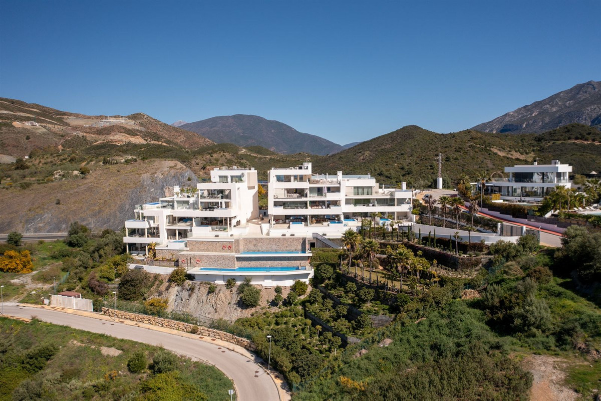 2 Bedroom Apartment for Sale in Nueva Andalucía — 2