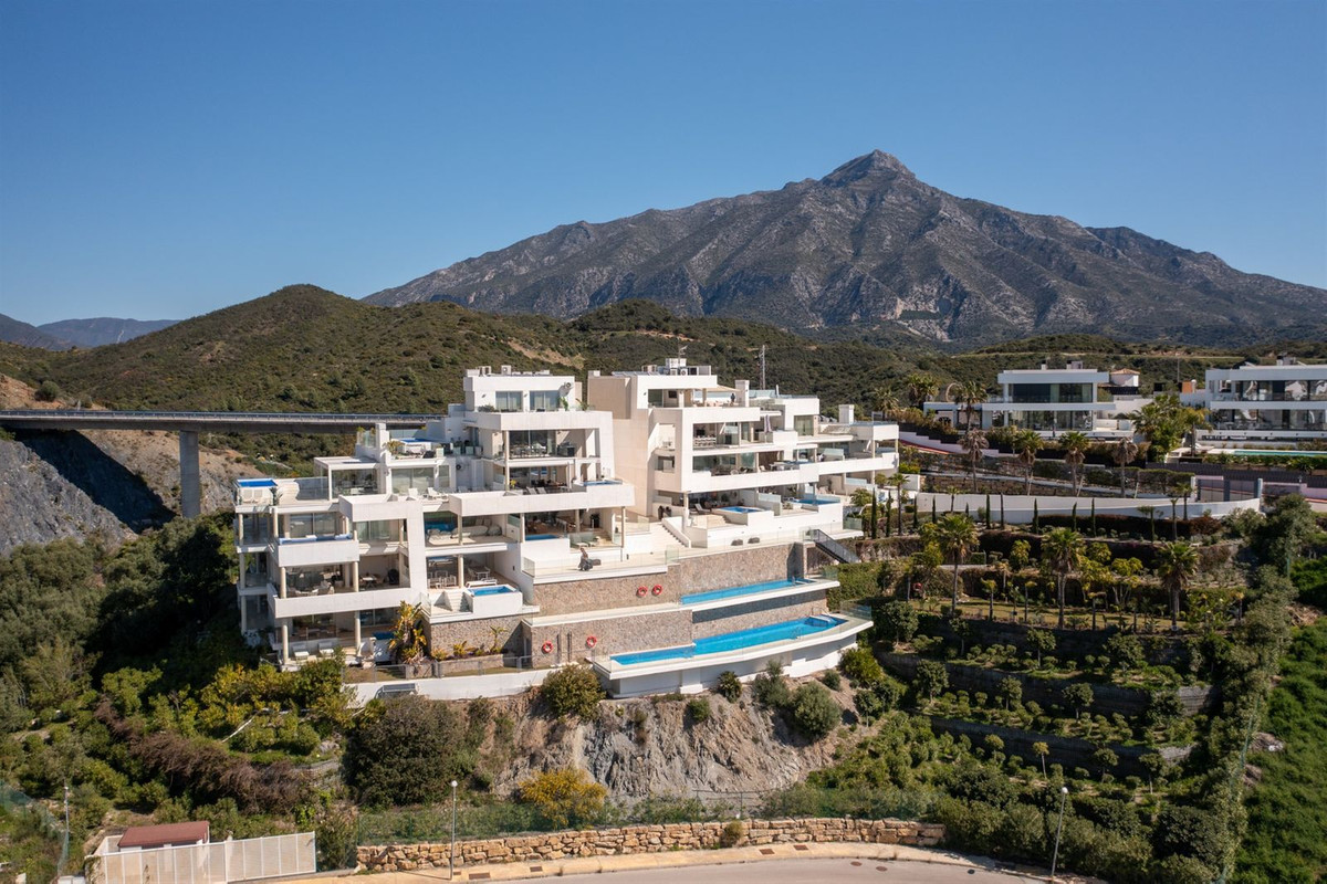 2 Bedroom Apartment for Sale in Nueva Andalucía — 3