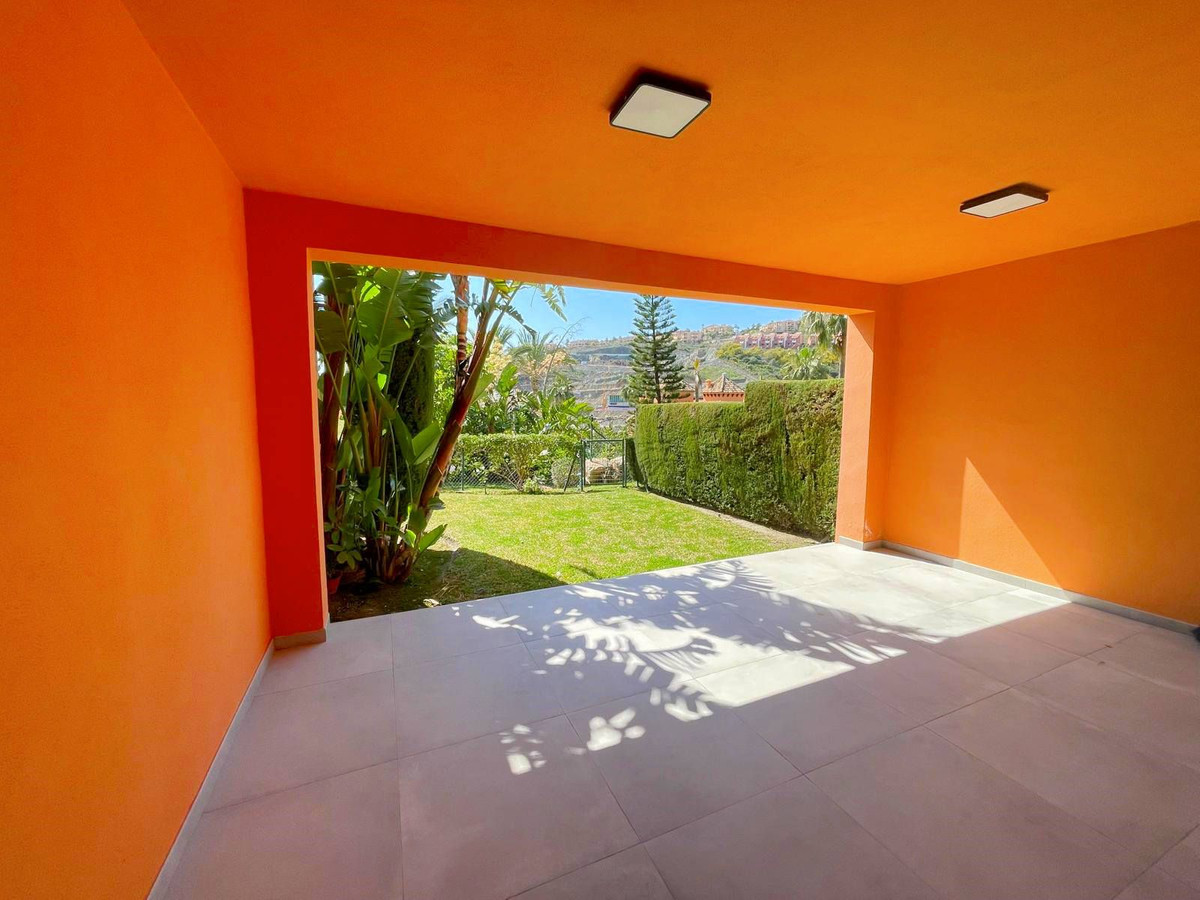 3 Bedroom Villa for Sale in El Paraiso — view 13