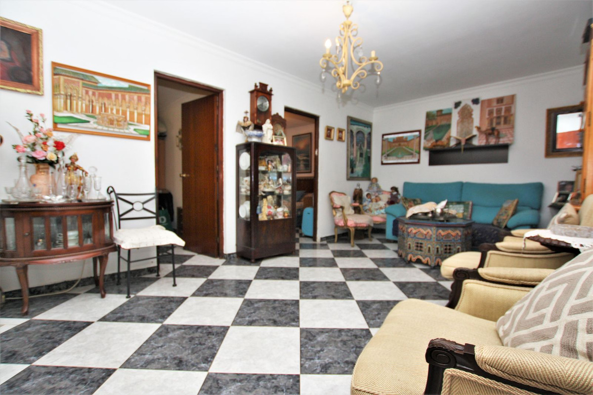 6 Bedroom Villa for Sale in Marbella — 2