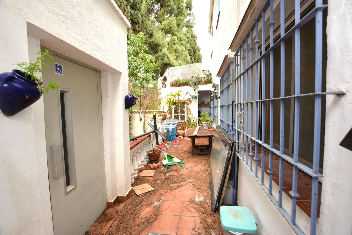 6 Bedroom Villa for Sale in Marbella — 4