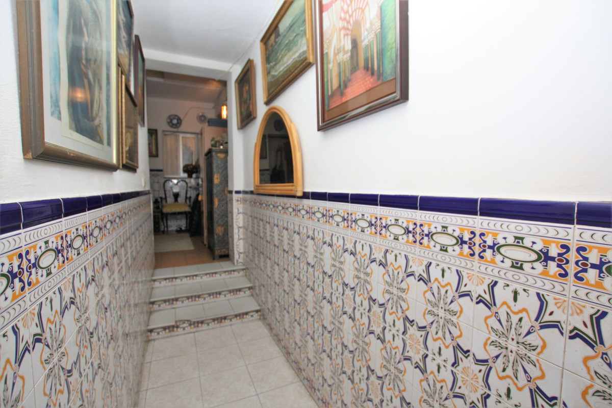 6 Bedroom Villa for Sale in Marbella — 6