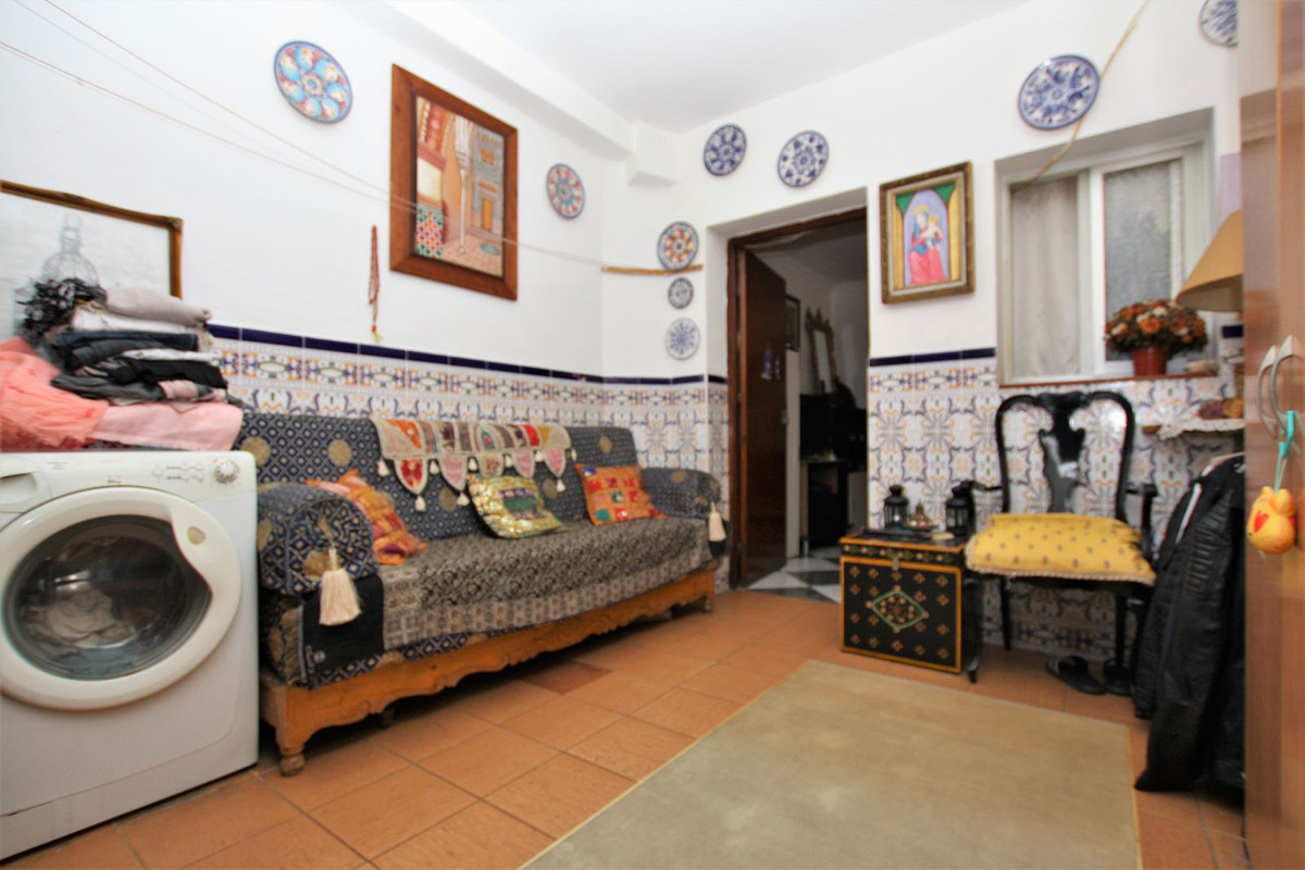6 Bedroom Villa for Sale in Marbella — 8