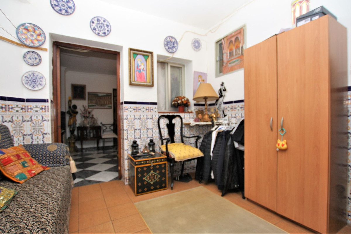 6 Bedroom Villa for Sale in Marbella — 9